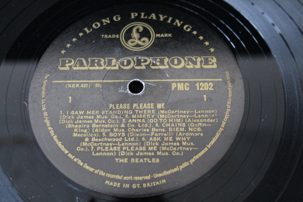 THE BEATLES - PLEASE PLEASE ME 1ST PRESSING - Very well presented 1st mono pressing of the debut - Image 3 of 4