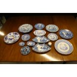 DAVENPORT - 15 items of blue and white D
