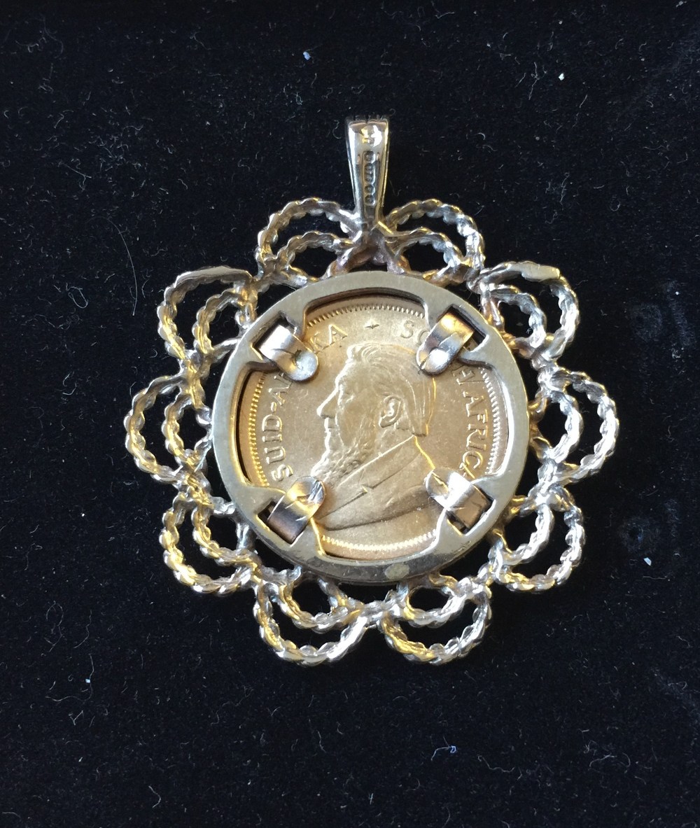 KRUGERRAND - a 1/10th 1982 Krugerrand coin mounted in a 9ct gold pendant. Total weight 7. - Image 2 of 2