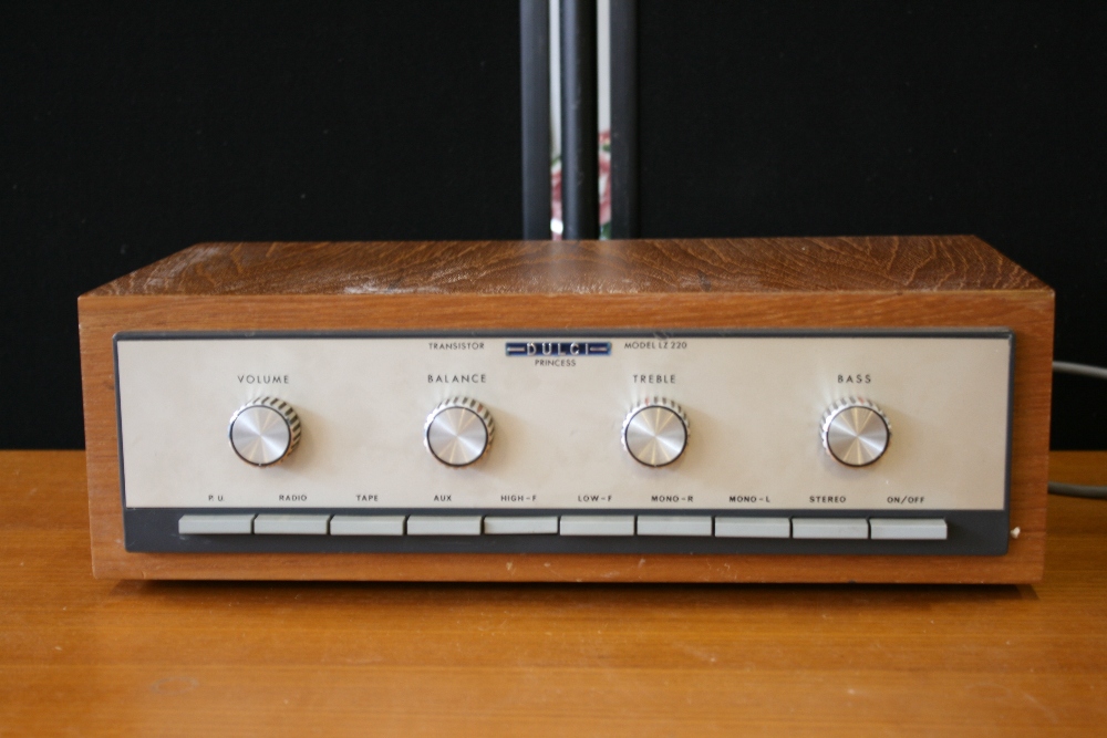 DULCI HIFI EQUIPMENT - a Dulci model LZ220.