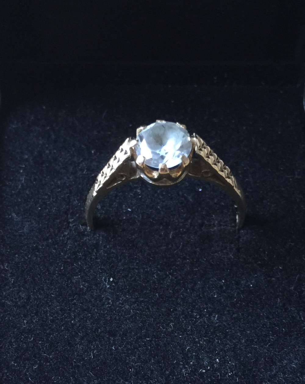 18CT DIAMOND RING - brillant cut round diamond at approx 0.5ct in an 18ct mount.