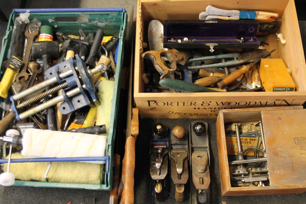 HAND TOOLS - a selection of handtools to include 4 Record smoothing planes (one boxed improved