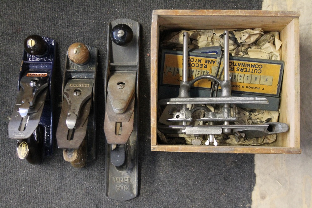 HAND TOOLS - a selection of handtools to include 4 Record smoothing planes (one boxed improved - Image 2 of 2