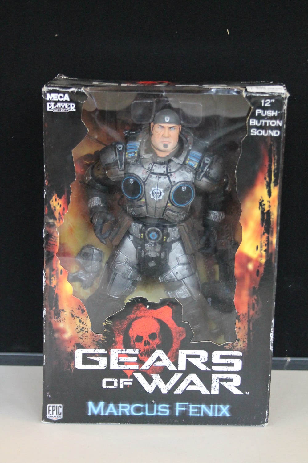 GEARS OF WAR FIGURINE - a NECA 12" Gears Of War GOW Marcus Fenix push button sound talking figurine