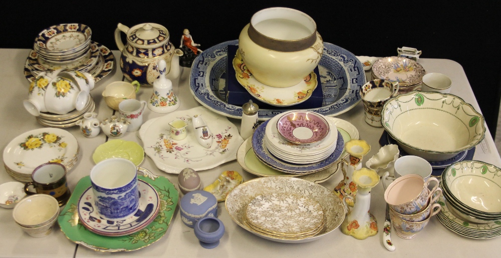 CERAMICS - a large lot of ceramics (predominantly tableware) to include makes Royal Doulton