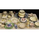 CERAMICS - a large lot of ceramics (predominantly tableware) to include makes Royal Doulton