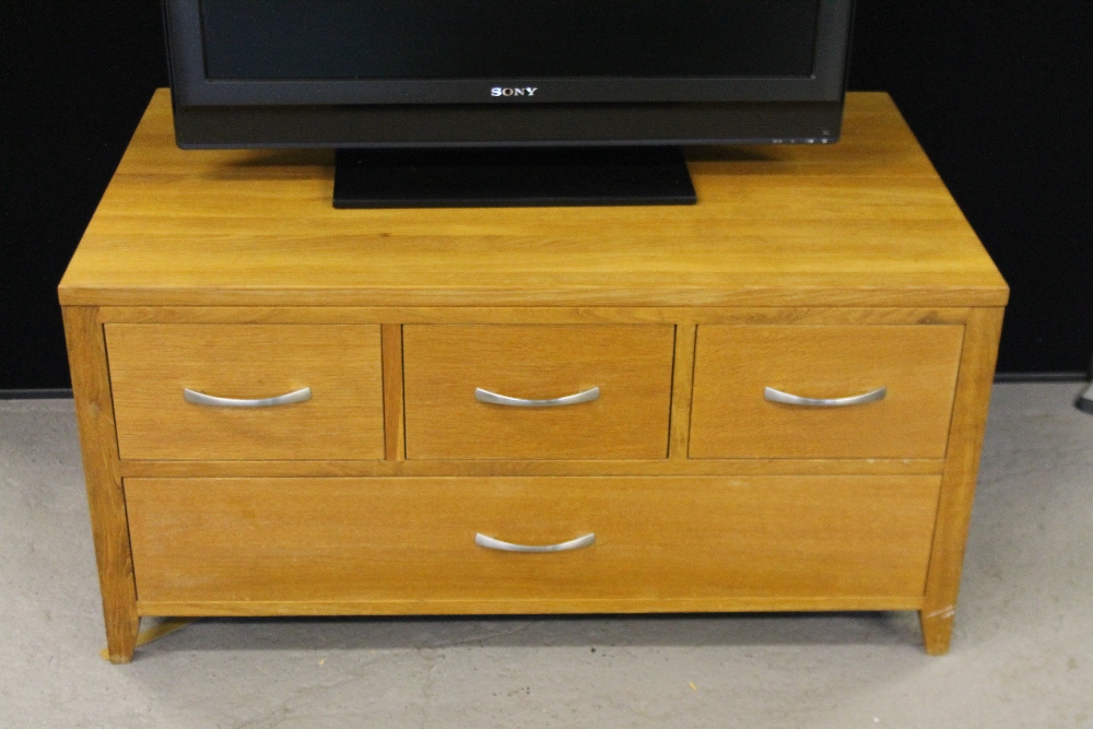 WOODEN TV CABINET - a modern wooden TV cabinet with one large drawer and three smaller drawers,