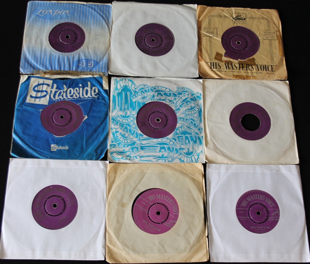 ELVIS PRESLEY - GOLD/SILVER HMV - Super selection of 17 x 7" singles (7 x gold, 10 x silver).