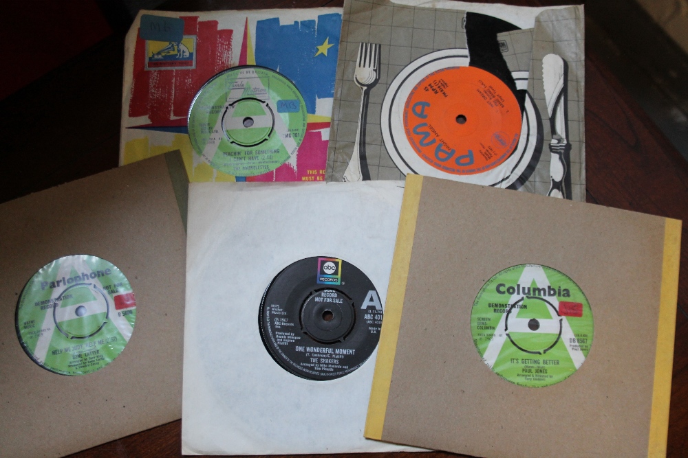 SOUL & POP SINGLES - great collection of around 60 Soul,