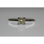 DIAMOND SOLITAIRE RING - beautiful Princess Cut diamond solitaire ring (approx 0.