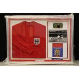 1966 WORLD CUP SIGNED SHIRT - a framed display of a 1966 World Cup replica shirt signed by Geoff