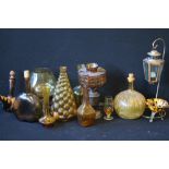 AMBER GLASS - 10 pieces of vintage amber glass to include a Victorian style oil lamp,