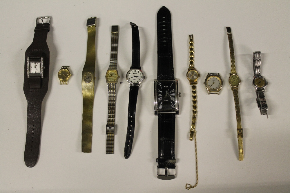 COSTUME JEWELLERY - a diverse selection of ladies watches to include a replica Rolex and an - Bild 2 aus 2