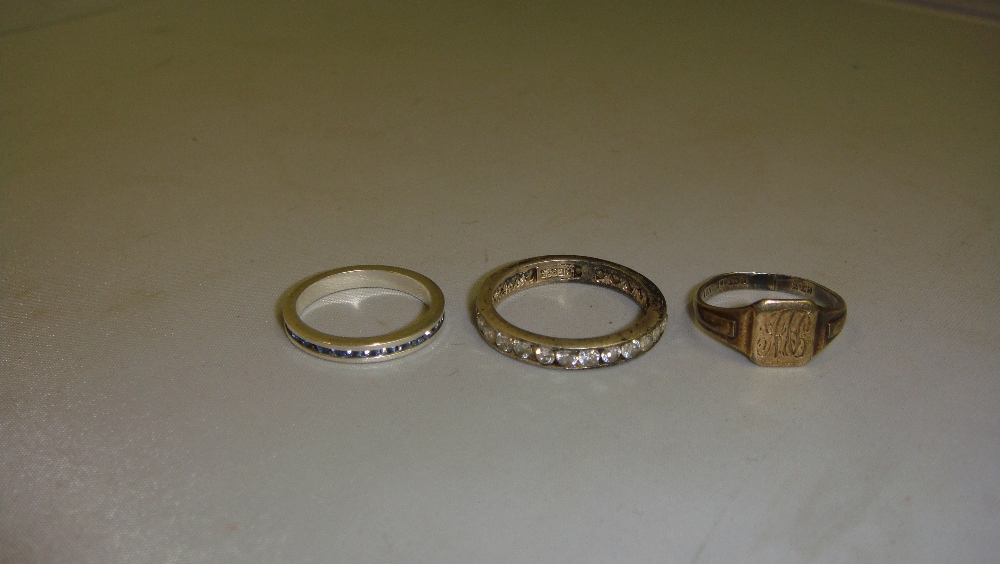 2 x modern silver eternity rings & 9 ct gold on silver signet ring (7 g )
