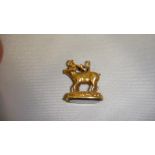 19th century unmarked gold seal modelled as a deer 2 cms x 1 cms