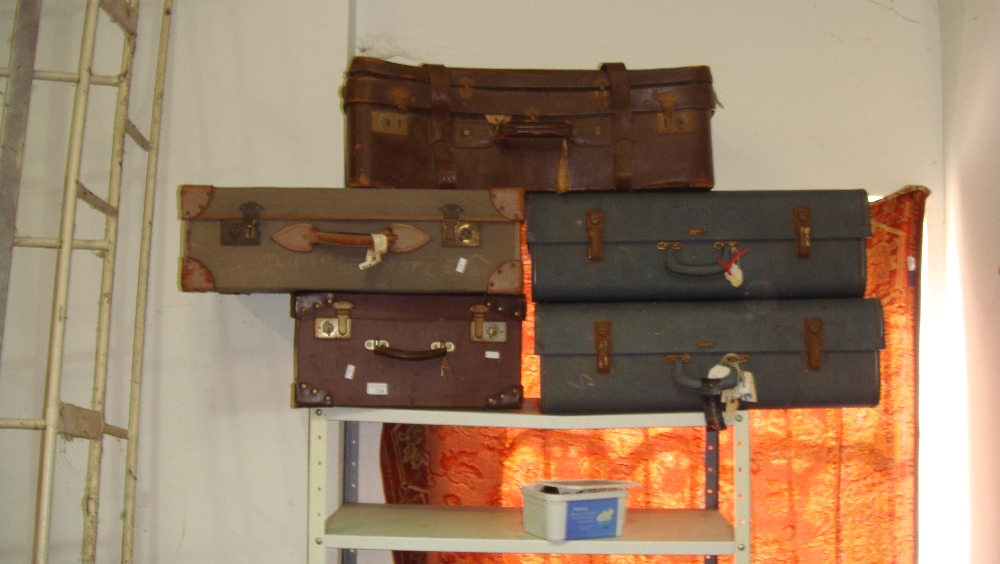 5 pieces of assorted vintage luggage