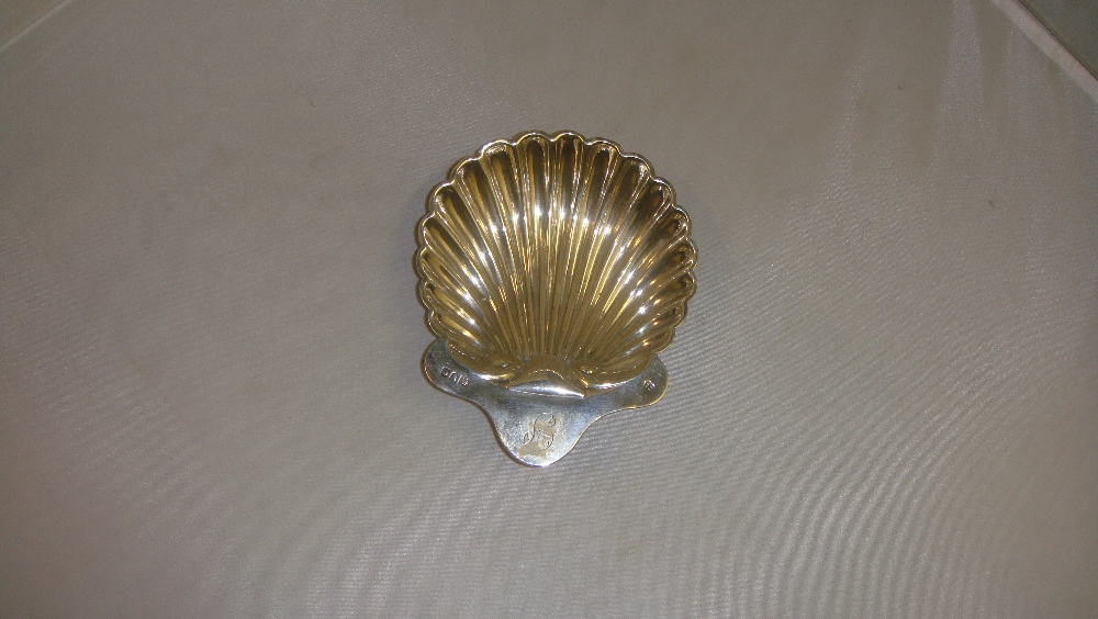 Solid silver scallop shape dish London by Josiah Williams & Co of London 1900 67 g