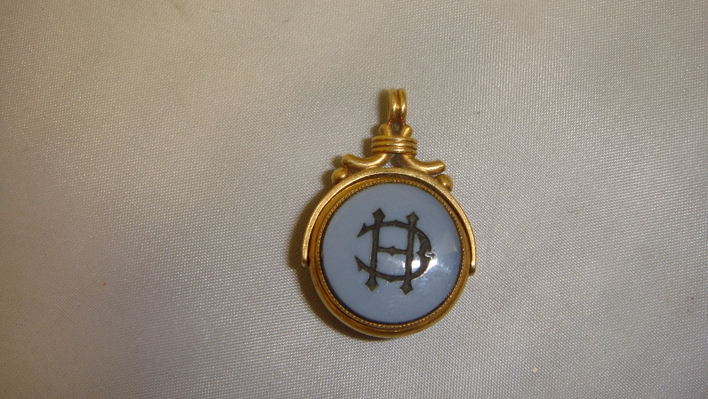 1 x 19th century family seal set in unmarked gold with family crest and motto Over Fork Over - Image 2 of 2