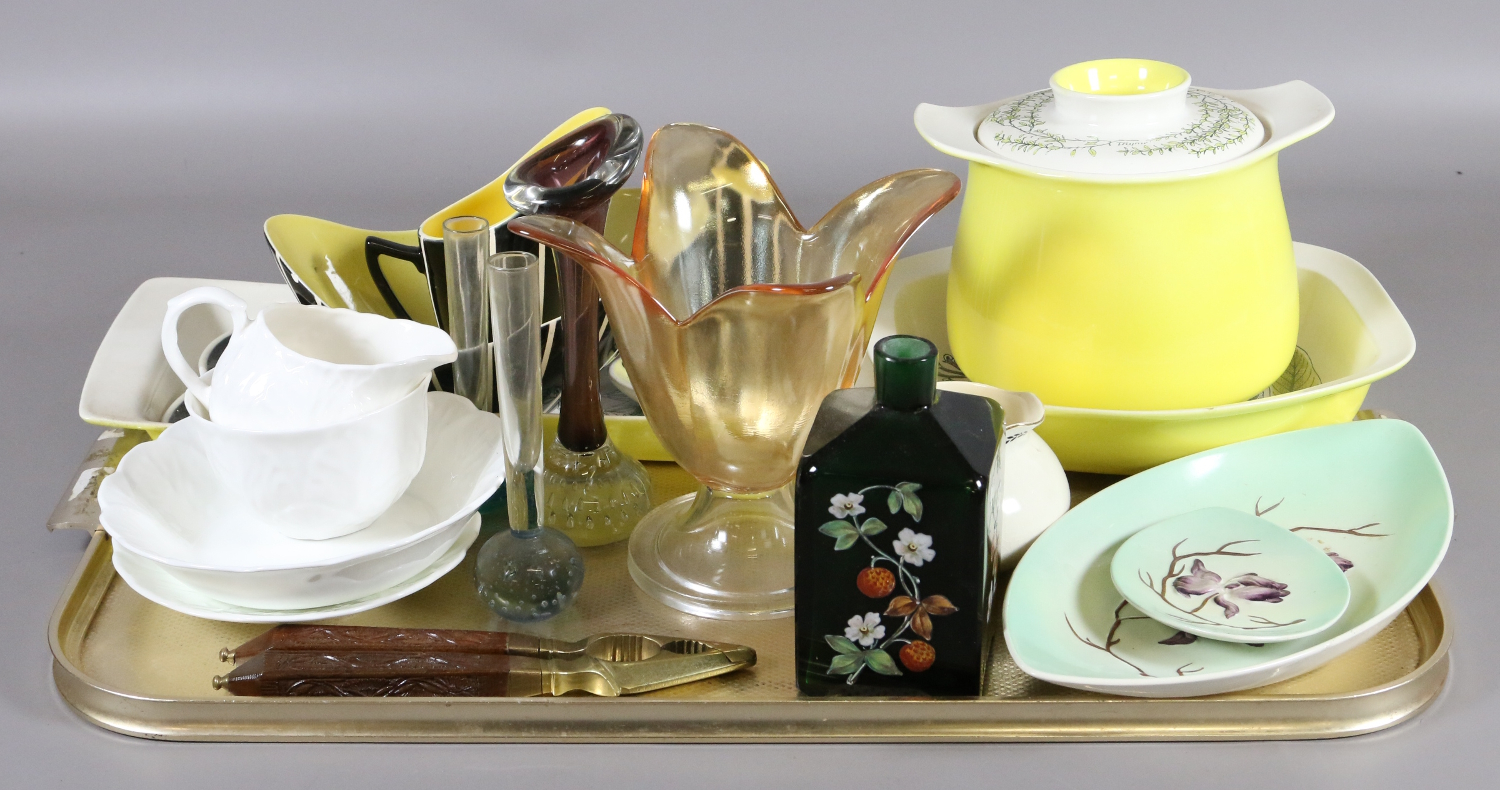 A tray lot of collectable china and glass to include Carlton ware and Wedgwood examples.