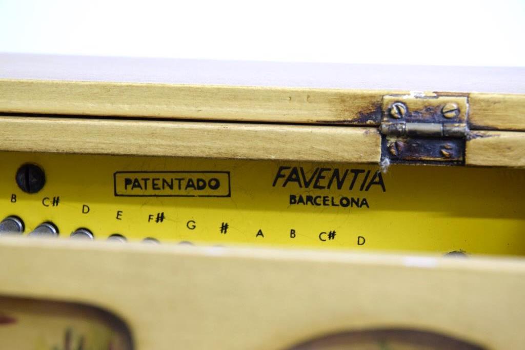 Faventia Mini Barrel Monkey Organ - Image 9 of 16