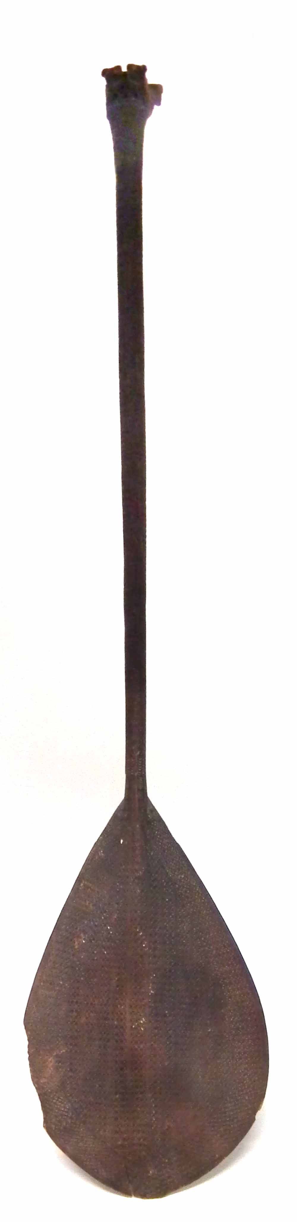 Polynesian Austral Islands paddle, with finely chip carved blade, shaft, the pommel carved with - Image 2 of 11