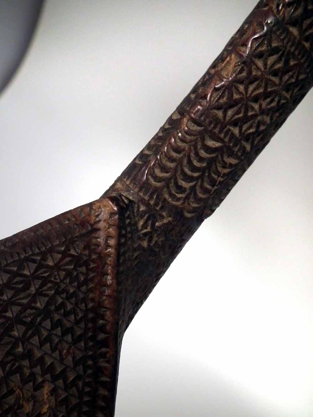 Polynesian Austral Islands paddle, with finely chip carved blade, shaft, the pommel carved with - Image 6 of 11