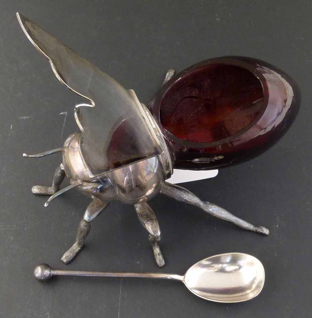 Mappin and Webb plate bee honey pot with a ruby glass body, length 16cm Condition report: Glass body - Image 2 of 3