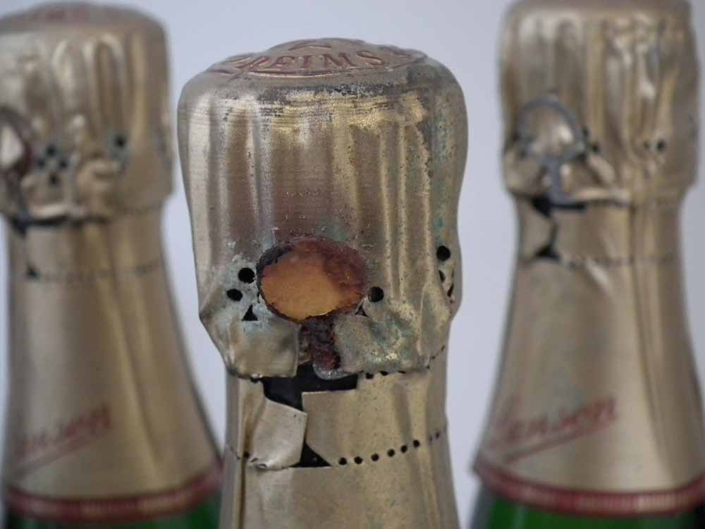 Nine bottles of Lanson Pere and Fils Red Label Champagne 1969, (9) Condition report: Most with - Image 6 of 11