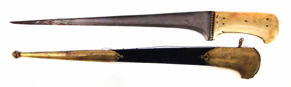 Indian / Persian Pesh Kabz dagger, with ivory handle, gilt metal and fabric covered scabbard, 19th - Image 2 of 12