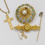 Gold (750) circular brooch set with a pearl and turquoise, diameter 3cm; Victorian 15ct gold and