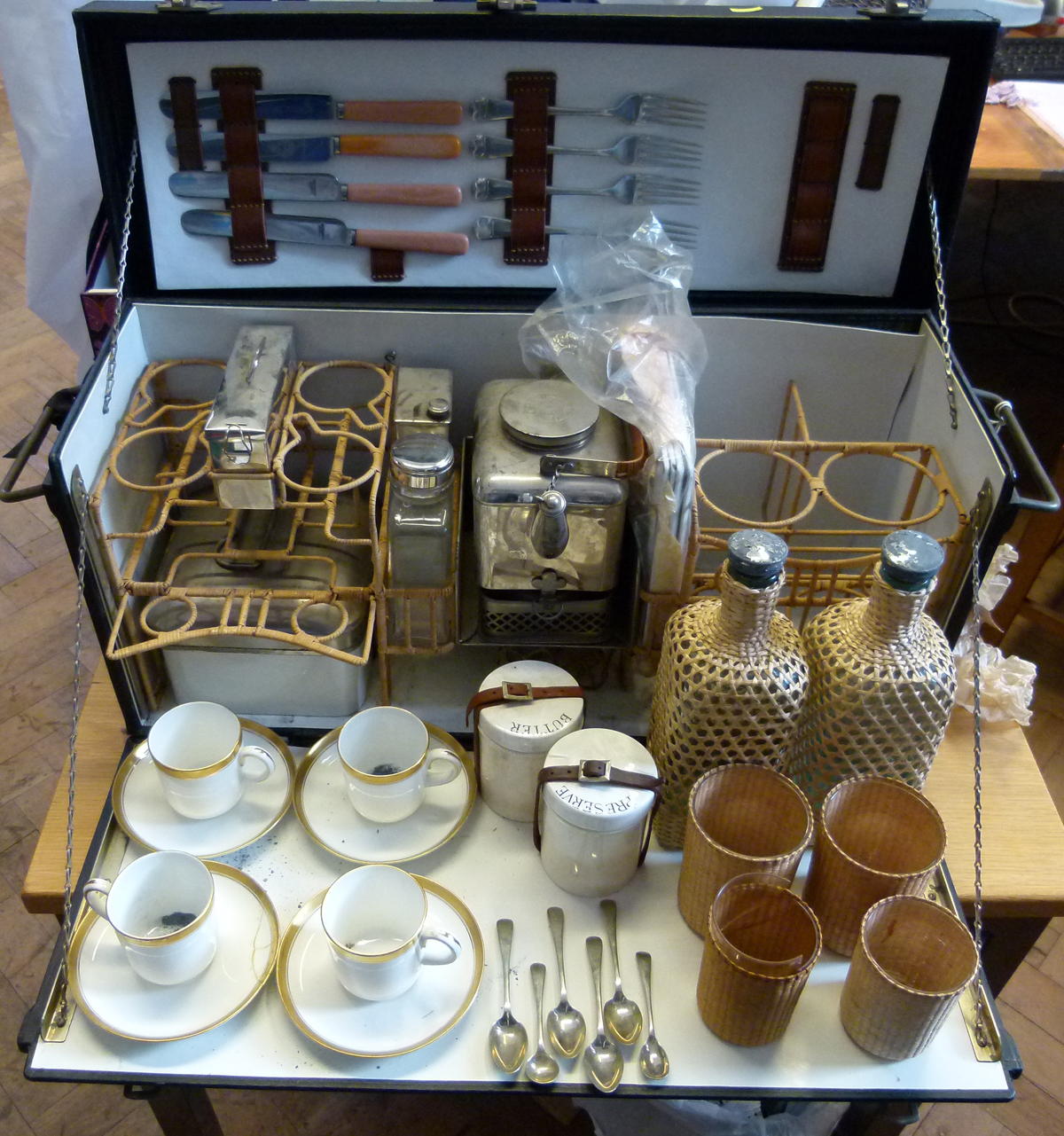 Motor-car picnic set, 1930's, for four people, the black leather cloth cabinet with a fall front - Image 2 of 16