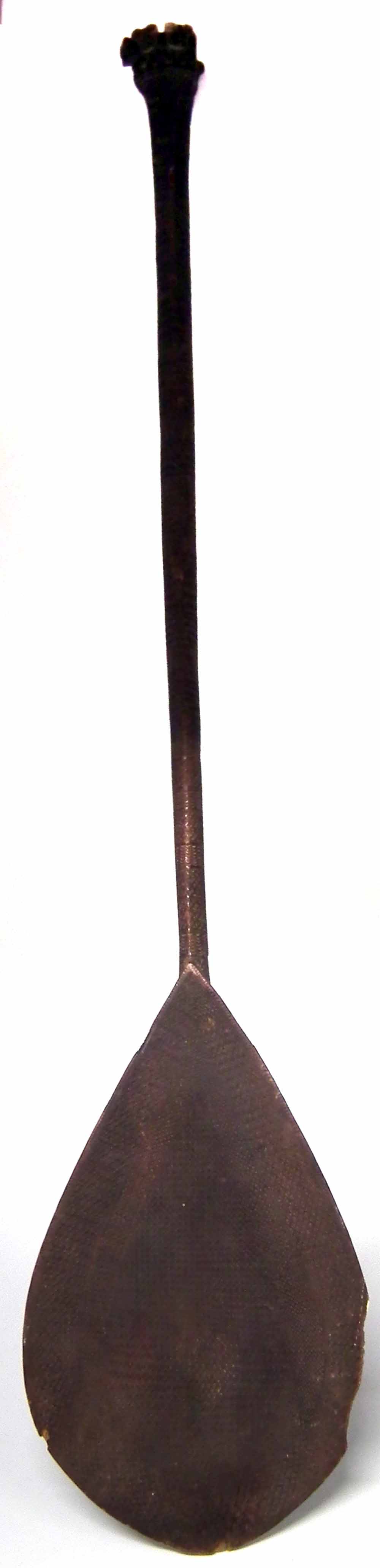 Polynesian Austral Islands paddle, with finely chip carved blade, shaft, the pommel carved with - Image 5 of 11