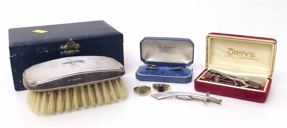 Pair of 9ct gold cufflinks, two 9ct signet rings and metal tie clips and a silver backed hair brush.