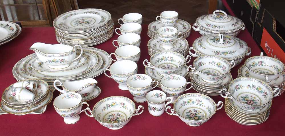 Foley Ming rose tea and dinner service with some Coalport additions. Condition report: see terms and