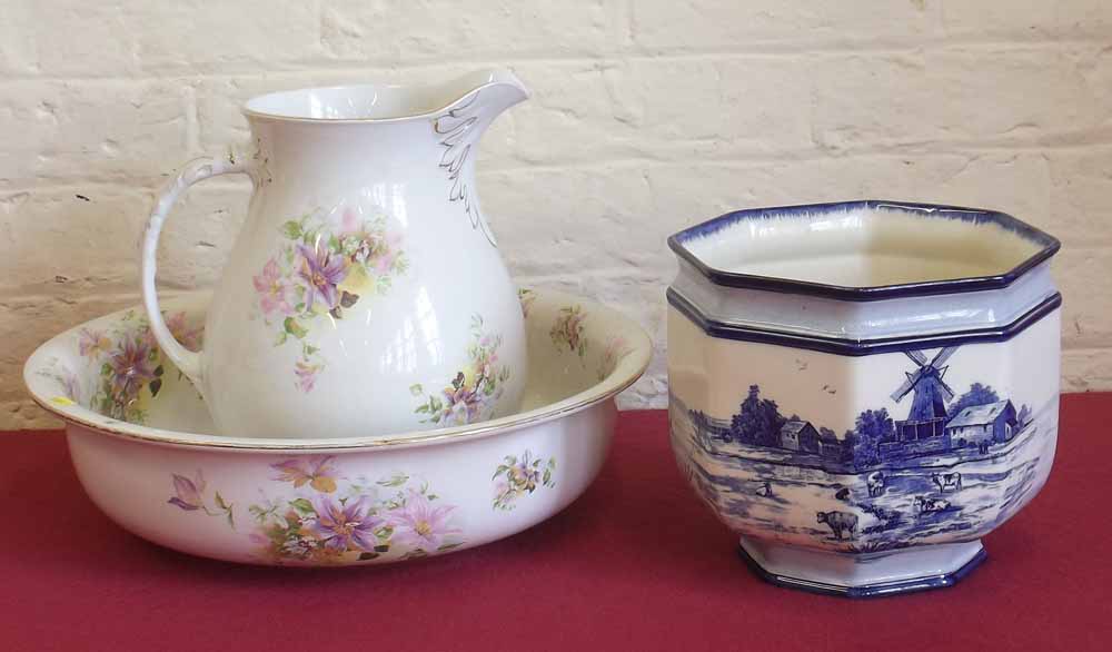 Royal Doulton jardinier and Grimwades jug and bowl set. Condition report: see terms and conditions