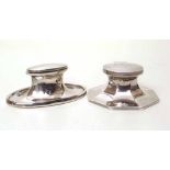 Two silver inkwells. Condition report: see terms and conditions