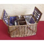 Willow picnic basket containing service for four people. Condition report: see terms and conditions