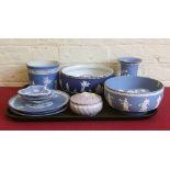 Thirteen pieces of Wedgwood ware. Condition report: see terms and conditions
