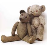 Two vintage teddy bears. Condition report: see terms and conditions