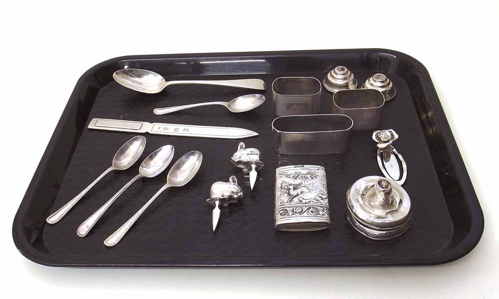 Mixed lot of oddments of silver. Condition report: see terms and conditions