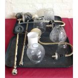 Five ceiling / wall gas lights together with five shades. Condition report: see terms and