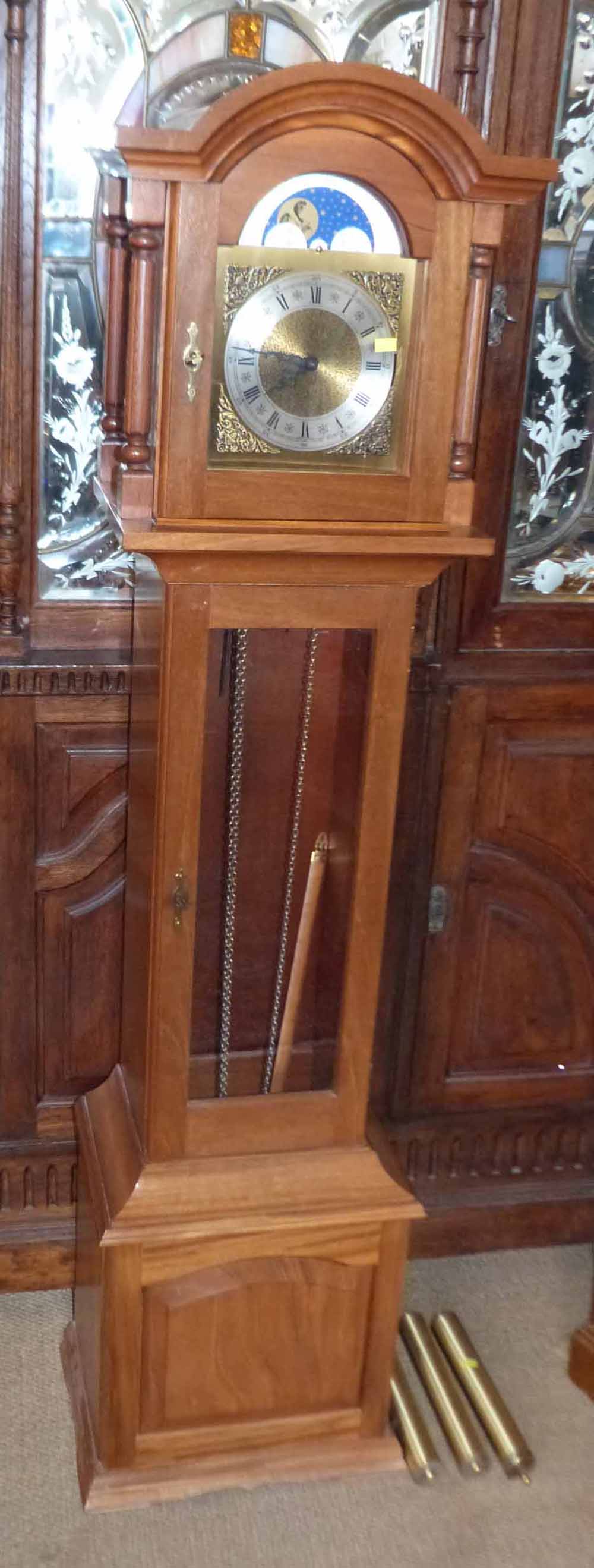 Grandmother clock with three train movement. Condition report: see terms and conditions