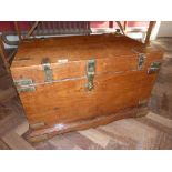 Indian storage box with brass straps. Condition report: see terms and conditions