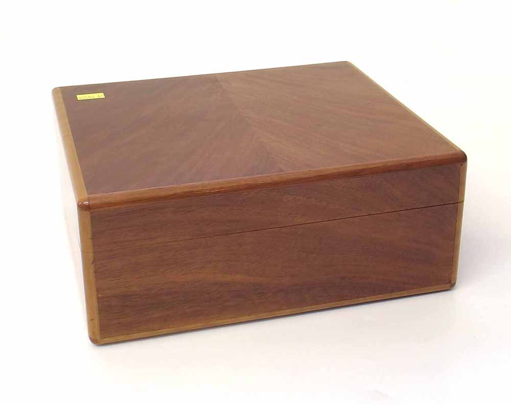 Dunhill Humador mahogany case. Condition report: see terms and conditions