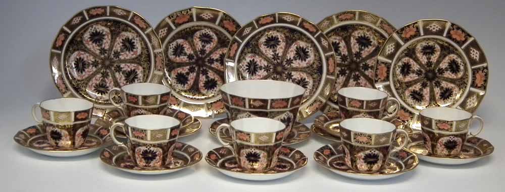 Royal Crown Derby Imari tea ware, decorated with pattern 1128 to include seven cups and saucers,