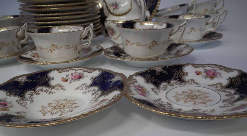 Coalport 'Batwing' teaservice, to include one 15cm plate, twelve cups, eight flat profile saucers - Image 6 of 6