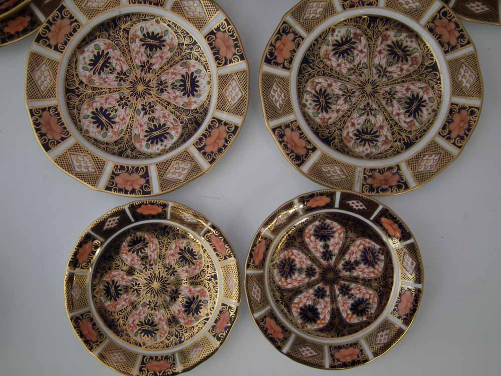 Royal Crown Derby tea service, decorated with imari 1128 pattern, comprising of six cups, saucers - Image 2 of 4