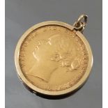 An 1880 sovereign, in a pendant mount, weight 9.