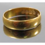 A 22ct gold wedding ring, weight 4.