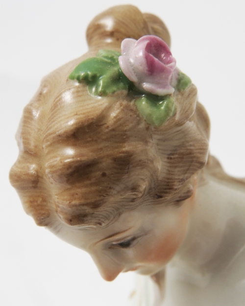 A late 19th century Continental porcelain figure group, of Venus disarming Cupid, - Image 9 of 10